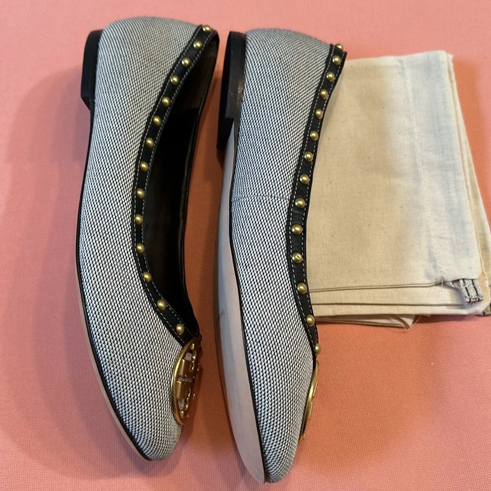 New Tory Burch Flat Shoes With Gold Logo. Size 7.